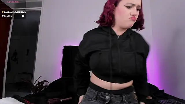 Snapshot of raven__white1 chatting on 02/14/25, 03:43 raven white1 online show from 02/14/25, 03:43