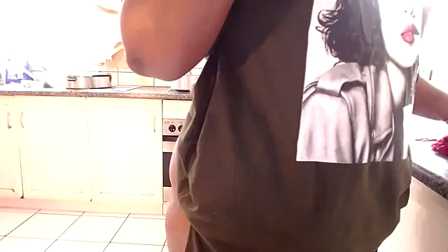 omalicha98 online show from 11/14/25, 07:18