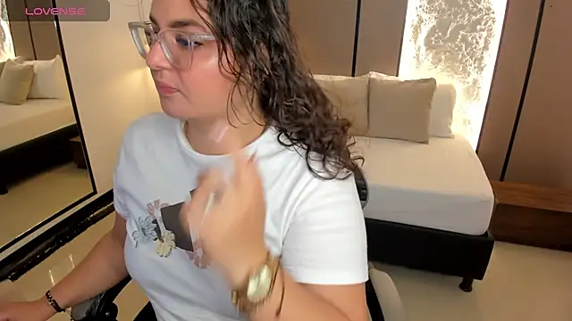lilly ass  online show from 06/03/26, 12:19