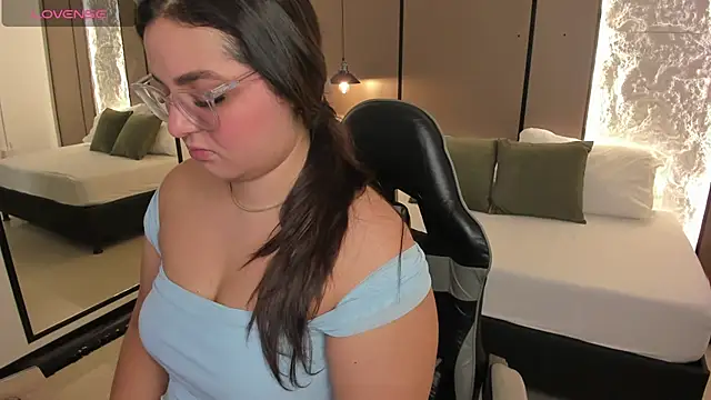 Snapshot of lilly_ass_ chatting on 07/10/26, 01:03 lilly ass online show from 07/10/26, 01:03