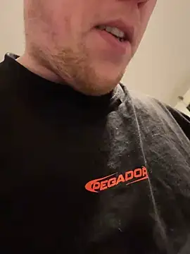 Snapshot of Sklavesucht2025 chatting on 02/15/25, 04:47 Sklavesucht2025 online show from 02/15/25, 04:47