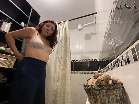 Snapshot of MartinaSooler chatting on 02/21/25, 12:05 MartinaSooler online show from 02/21/25, 12:05
