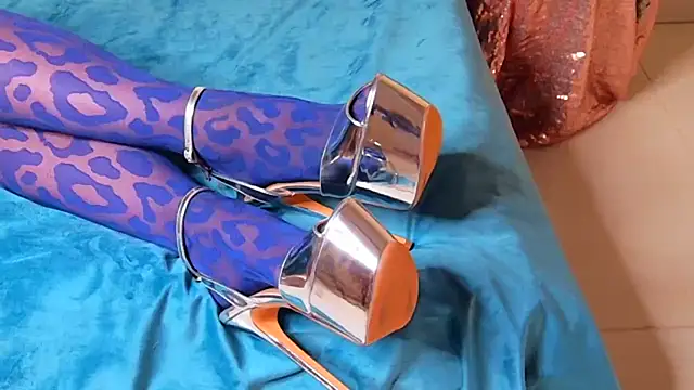 Snapshot of --SUNNY-- chatting on 11/07/25, 06:57 --SUNNY-- online show from 11/07/25, 06:57