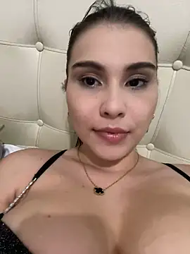 Snapshot of Aitana_Hilton_ chatting on 03/18/25, 11:53 Aitana Hilton online show from 03/18/25, 11:53