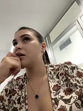 Snapshot of Aitana_Hilton_ chatting on 09/13/25, 03:23 Aitana Hilton online show from 09/13/25, 03:23