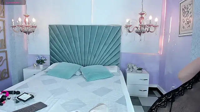 Snapshot of Aitana_Hilton_ chatting on 09/16/25, 11:55 Aitana Hilton online show from 09/16/25, 11:55