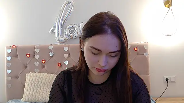 Snapshot of Lilliana_Moon chatting on 02/19/25, 08:44 Lilliana Moon online show from 02/19/25, 08:44