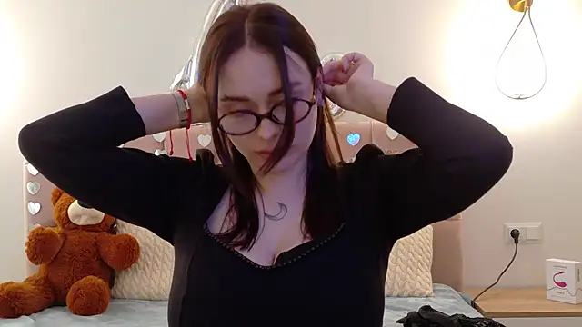 Snapshot of Lilliana_Moon chatting on 02/28/25, 11:03 Lilliana Moon online show from 02/28/25, 11:03