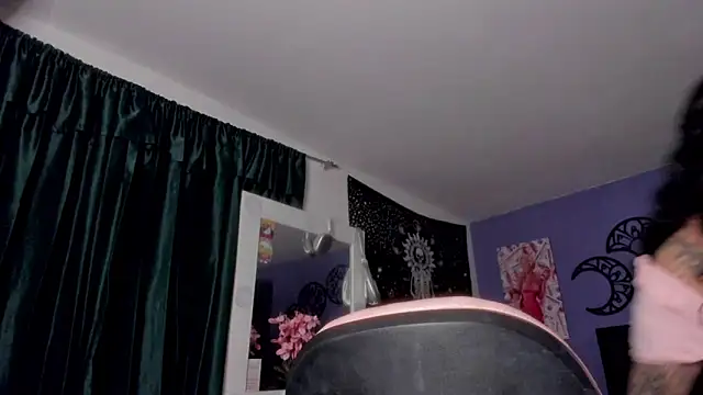 Thalassa Roott online show from 11/12/25, 12:00