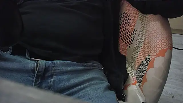 Snapshot of zoltard_1911 chatting on 02/27/25, 11:37 zoltard 1911 online show from 02/27/25, 11:37