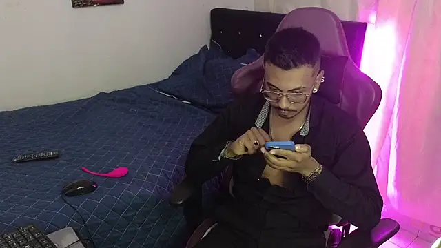 Snapshot of eros-0001 chatting on 01/22/25, 02:48 eros-0001 online show from 01/22/25, 02:48