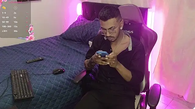 Snapshot of eros-0001 chatting on 01/24/25, 04:06 eros-0001 online show from 01/24/25, 04:06