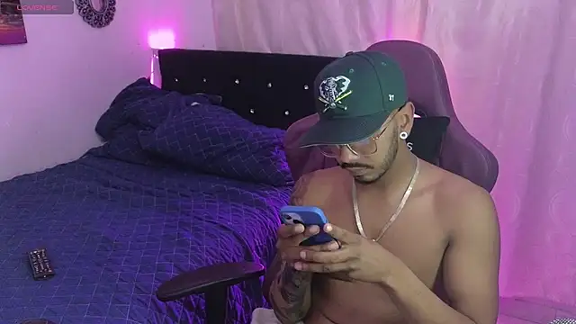 Snapshot of eros-0001 chatting on 01/29/25, 03:22 eros-0001 online show from 01/29/25, 03:22