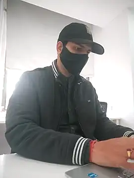 Snapshot of NikaYeptho chatting on 12/17/25, 05:02 NikaYeptho online show from 12/17/25, 05:02