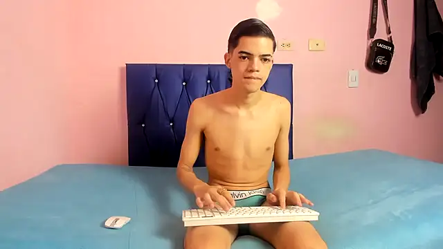 Latinos 2001 online show from 01/06/26, 01:15