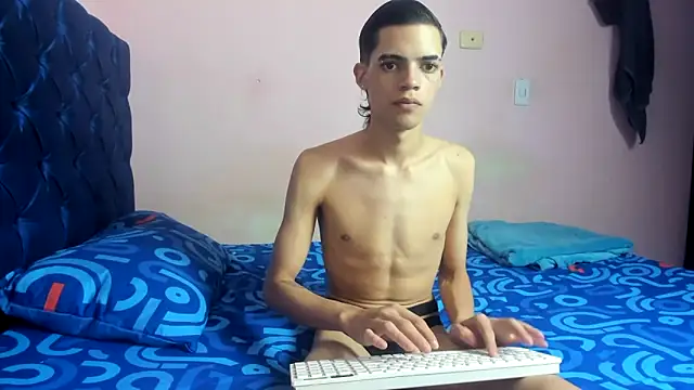 Latinos 2001 online show from 03/25/26, 12:38