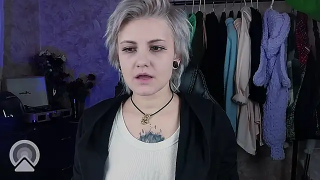 EvaBrownie online show from 01/28/25, 03:35