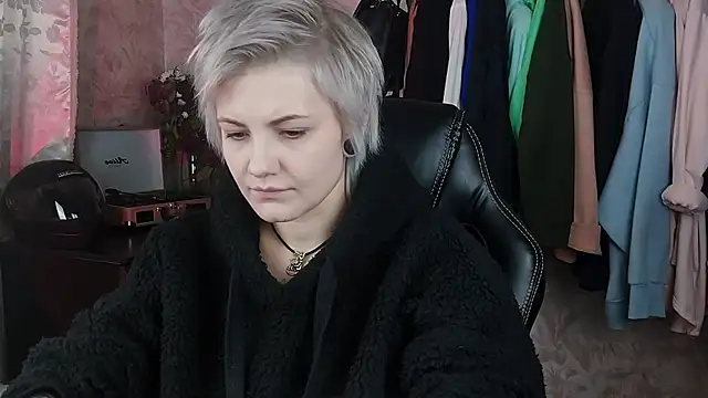 EvaBrownie online show from 01/29/25, 08:18