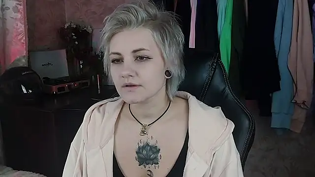 EvaBrownie online show from 01/29/25, 11:51