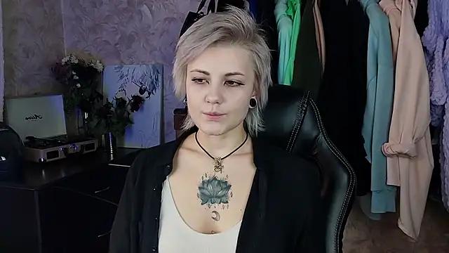 EvaBrownie online show from 01/31/25, 09:27