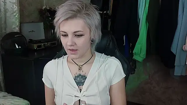 EvaBrownie online show from 02/02/25, 09:30