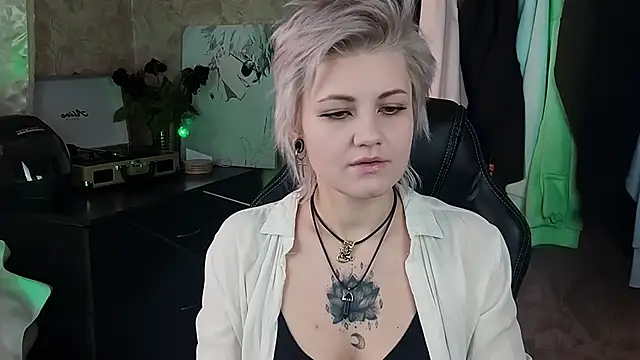 EvaBrownie online show from 02/04/25, 08:35