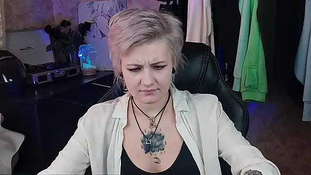 EvaBrownie online show from 02/04/25, 11:38