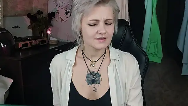 EvaBrownie online show from 02/04/25, 02:43