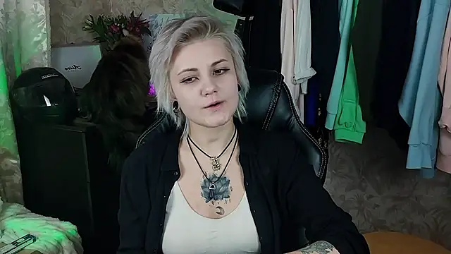 EvaBrownie online show from 02/05/25, 01:11