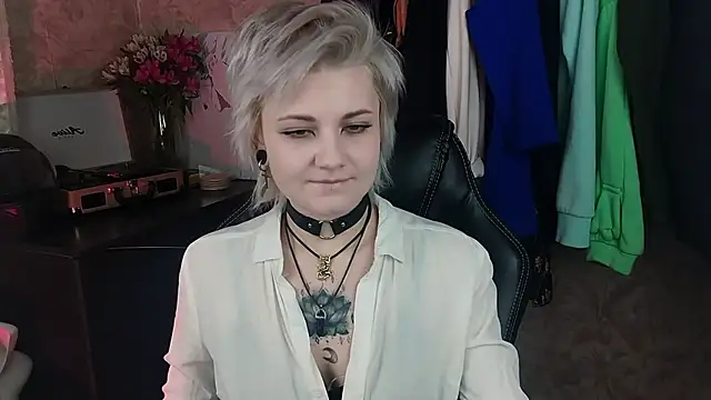 EvaBrownie online show from 02/11/25, 08:15