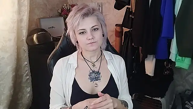 EvaBrownie online show from 02/18/25, 11:33