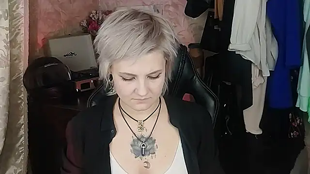 EvaBrownie online show from 02/18/25, 04:26