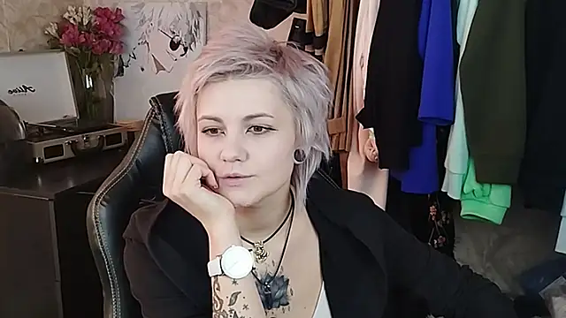 EvaBrownie online show from 02/19/25, 10:34