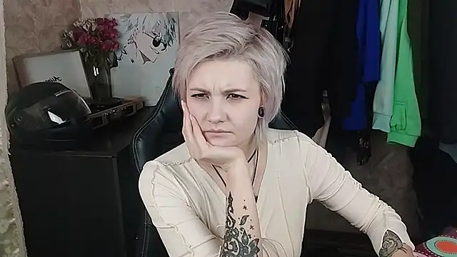 EvaBrownie online show from 02/21/25, 12:28