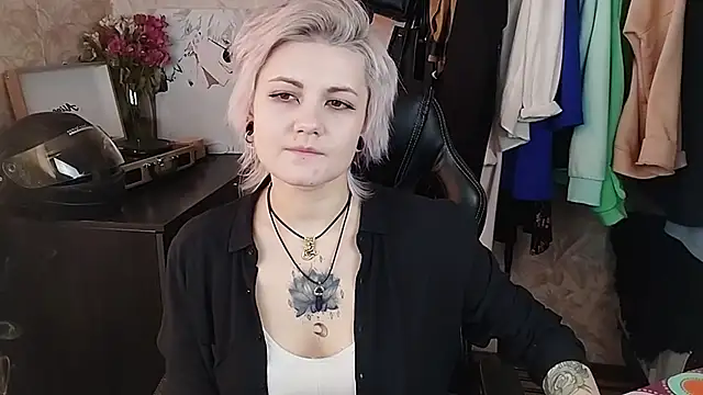 EvaBrownie online show from 02/22/25, 10:18