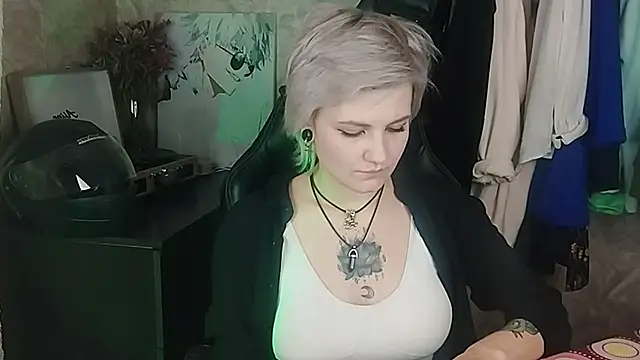 EvaBrownie online show from 02/27/25, 02:21