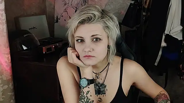 EvaBrownie online show from 03/05/25, 12:11