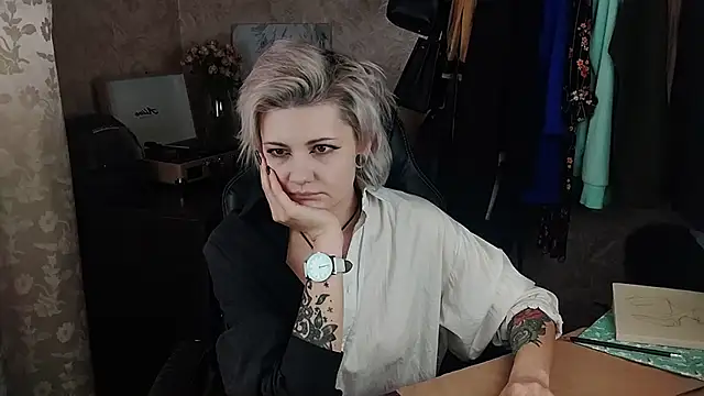 EvaBrownie online show from 03/13/25, 08:59