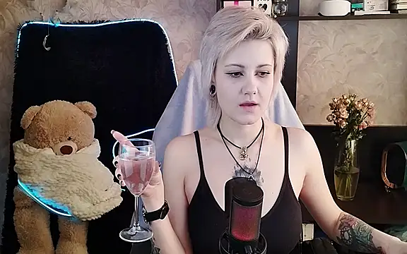 EvaBrownie online show from 03/16/25, 08:10