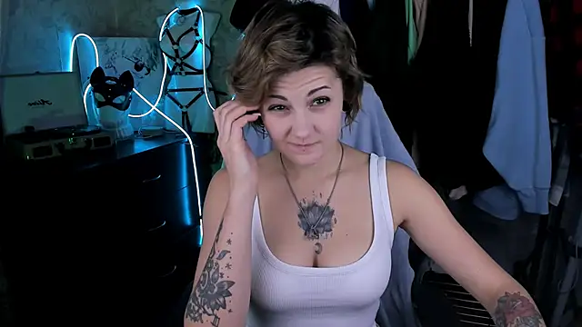 EvaBrownie online show from 10/21/25, 02:51