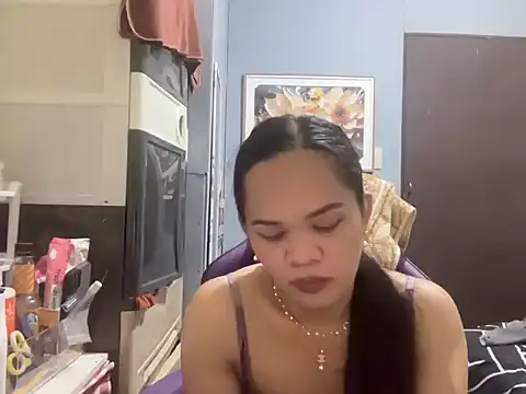 Snapshot of SophiaCourthaway chatting on 11/15/25, 11:32 SophiaCourthaway online show from 11/15/25, 11:32