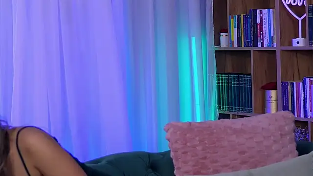 SarahPeach8 online show from 10/27/25, 09:46