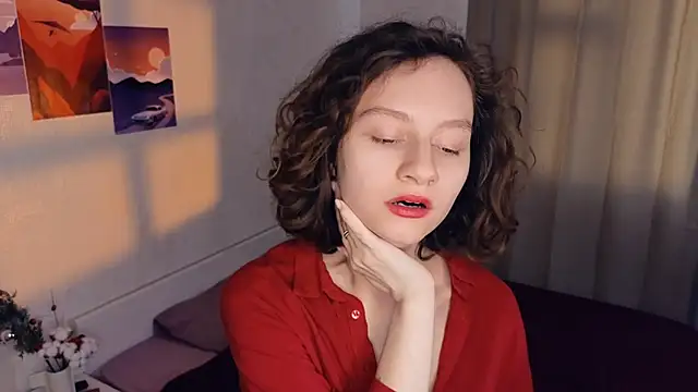 Snapshot of Leya_Curly chatting on 03/15/25, 12:24 Leya Curly online show from 03/15/25, 12:24