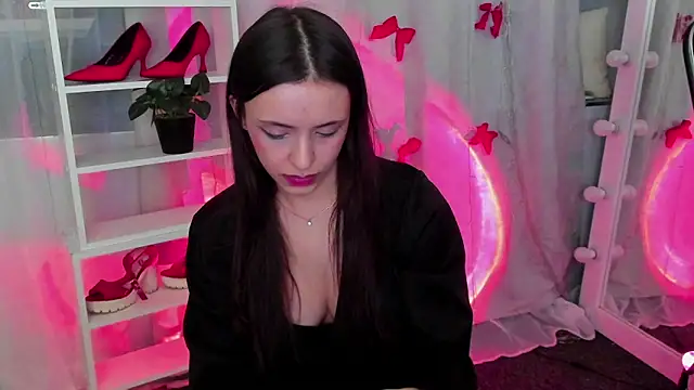 Snapshot of Sahara_Shields chatting on 01/14/25, 04:29 Sahara Shields online show from 01/14/25, 04:29
