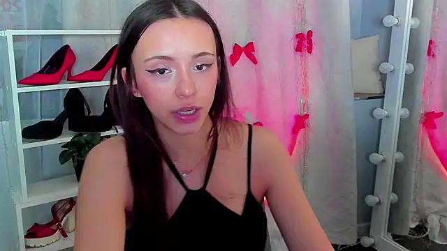 Snapshot of Sahara_Shields chatting on 01/20/25, 01:53 Sahara Shields online show from 01/20/25, 01:53