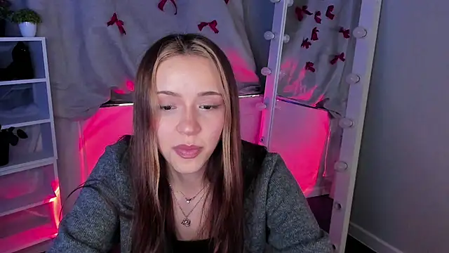 Snapshot of Sahara_Shields chatting on 03/18/25, 04:26 Sahara Shields online show from 03/18/25, 04:26