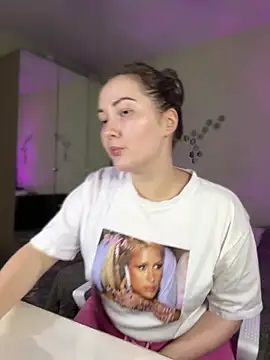 Snapshot of Kiss_My_Body chatting on 02/20/25, 06:46 Kiss My Body online show from 02/20/25, 06:46