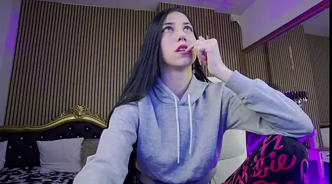 Snapshot of KeylaBlair chatting on 01/30/25, 03:40 KeylaBlair online show from 01/30/25, 03:40