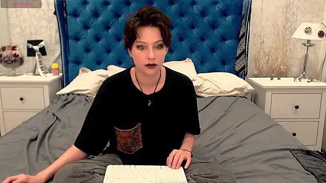 via mayer  online show from 12/15/25, 08:35