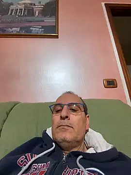 Snapshot of sempreilmio2 chatting on 01/24/25, 06:04 sempreilmio2 online show from 01/24/25, 06:04